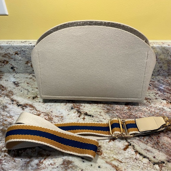 Louis Vuitton Alma PM - Picture 13 of 16